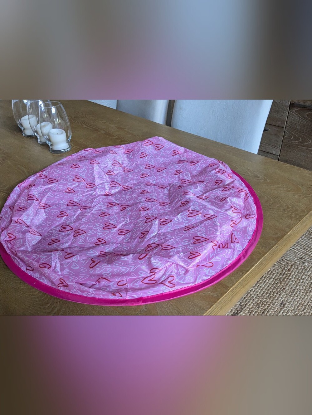Circular interactive toy bag / play tunnel.